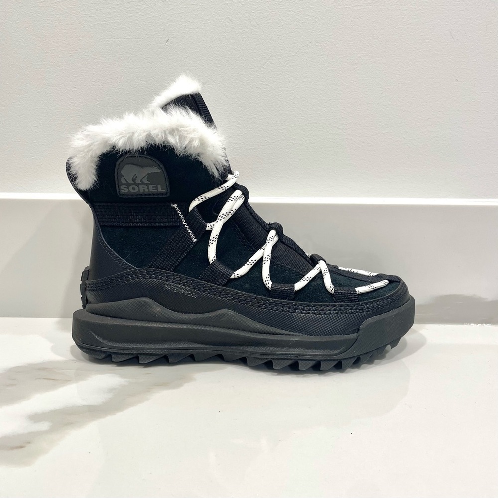 NEW Sorel ONA RMX Glacy Waterproof Ankle Boots (size 5.5)